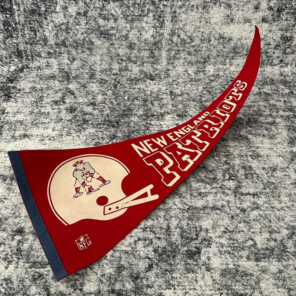 30" Vintage New‎ England Patriots NFL Pennant Pat Logo Football Collectible Red
